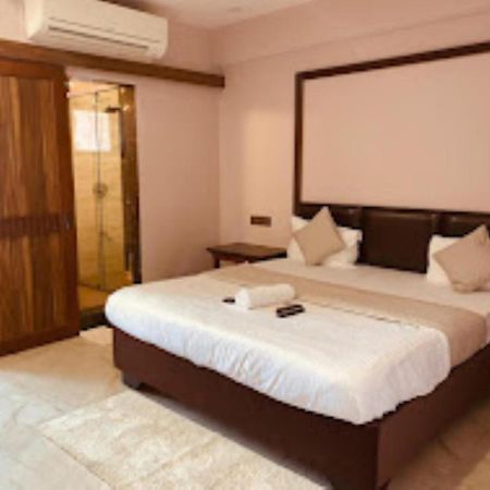 Hotel Radhe อานันด์ ภายนอก รูปภาพ